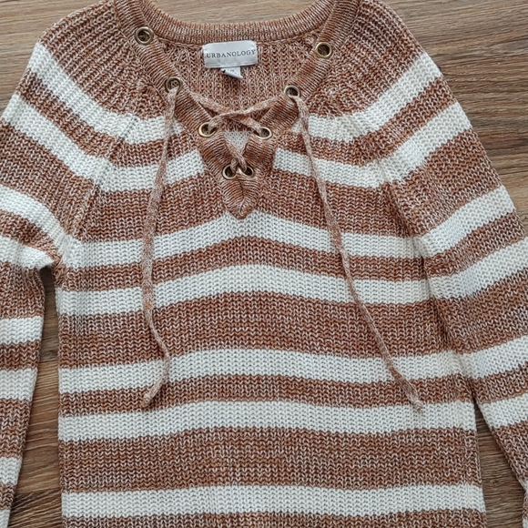 Sweater - Picture 4 of 4